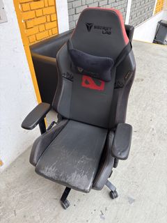 Secretlab Batman Edition Gaming Chair, Furniture & Home Living ...