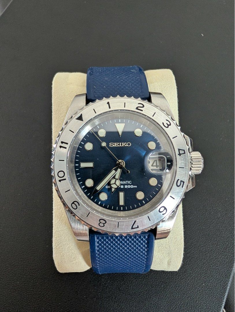 Seiko Automatic Mod Dive Watch Blue Dial (Category: Men's Watches) located in Makati City. Submitted by allaineallaine (Listing ID 1465650242, Image 1). Description: Seiko Submariner Mod Movement: Seiko NH36 Case Diameter: 40mm Strap: 20mm Barton Rubber Strap (will include original metal strap) Sapphire Crystal Additional mod: Exhibition case back and blue rotor Box included.