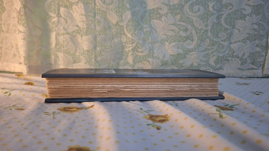 Shatter Me (Category: Storybooks) located in Manila. Submitted by roy.vicencio_140 (Listing ID 1465612763, Image 3). Description: Shatter Me by Tahereh Mafi - 550 Pesos.
