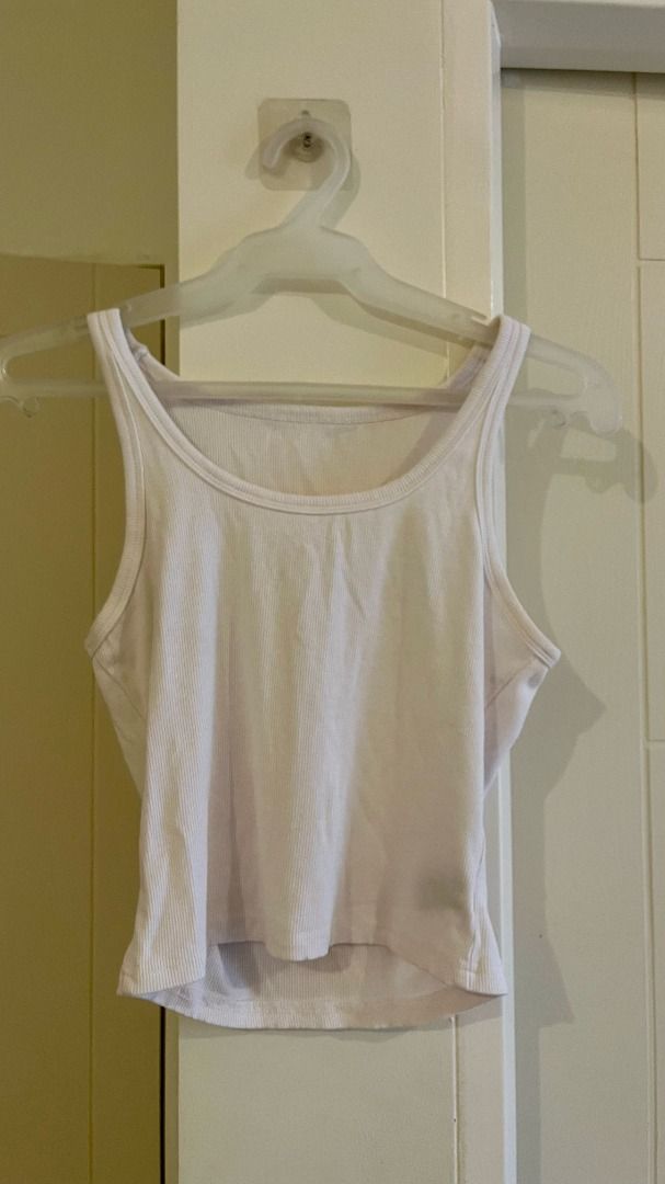 SHEIN DAZY Solid Rib-Knit Crop White Tank Top / M (Category: Sleeveless) located in Pasig City. Submitted by precipitation_ (Listing ID 1465649314, Image 3). Description: DETAILS • Brand: SHEIN DAZY • Size: M • Rib-knit fabric • Crop length • Tank top style • Original price: ₱165 PAYMENT GCash / BPI / BDO / MariBank 📦 Shipping via courier, shouldered by buyer. 📍 Location: Allegra Residences, Pasig City Preloved item. Please check photos and ask