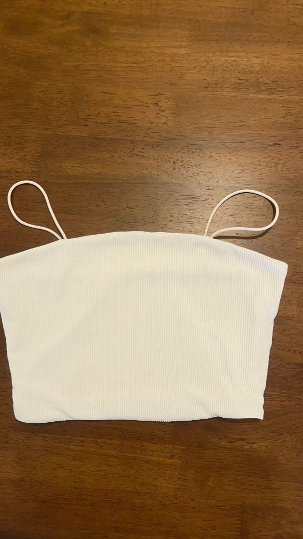 SHEIN Essnce Rib Knit Solid Crop Cami Top / M (Category: Sleeveless) located in Pasig City. Submitted by precipitation_ (Listing ID 1465648282, Image 1). Description: DETAILS • Brand: SHEIN Essnce • Size: M • Rib knit fabric • Solid color • Crop cami top • Original price: ₱165 • Worn 1x • Condition: Like New PAYMENT GCash / BPI / BDO / MariBank 📦 Shipping via courier, shouldered by buyer. 📍 Location: Allegra Residences, Pasig City Preloved item
