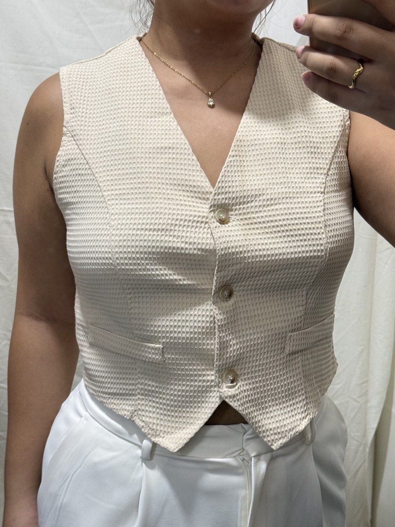 SHEIN office crop top (Category: Sleeveless) located in Manila. Submitted by halsea (Listing ID 1465670604, Image 1). Description: large with stain but not noticeable when worn.