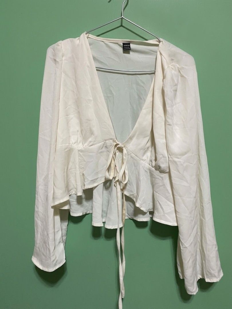 SHEIN White Tie Front Long Sleeve Crop Blouse (Category: Longsleeves) located in Manila. Submitted by elvmoo (Listing ID 1465740415, Image 1). Description: never worn. see through. .