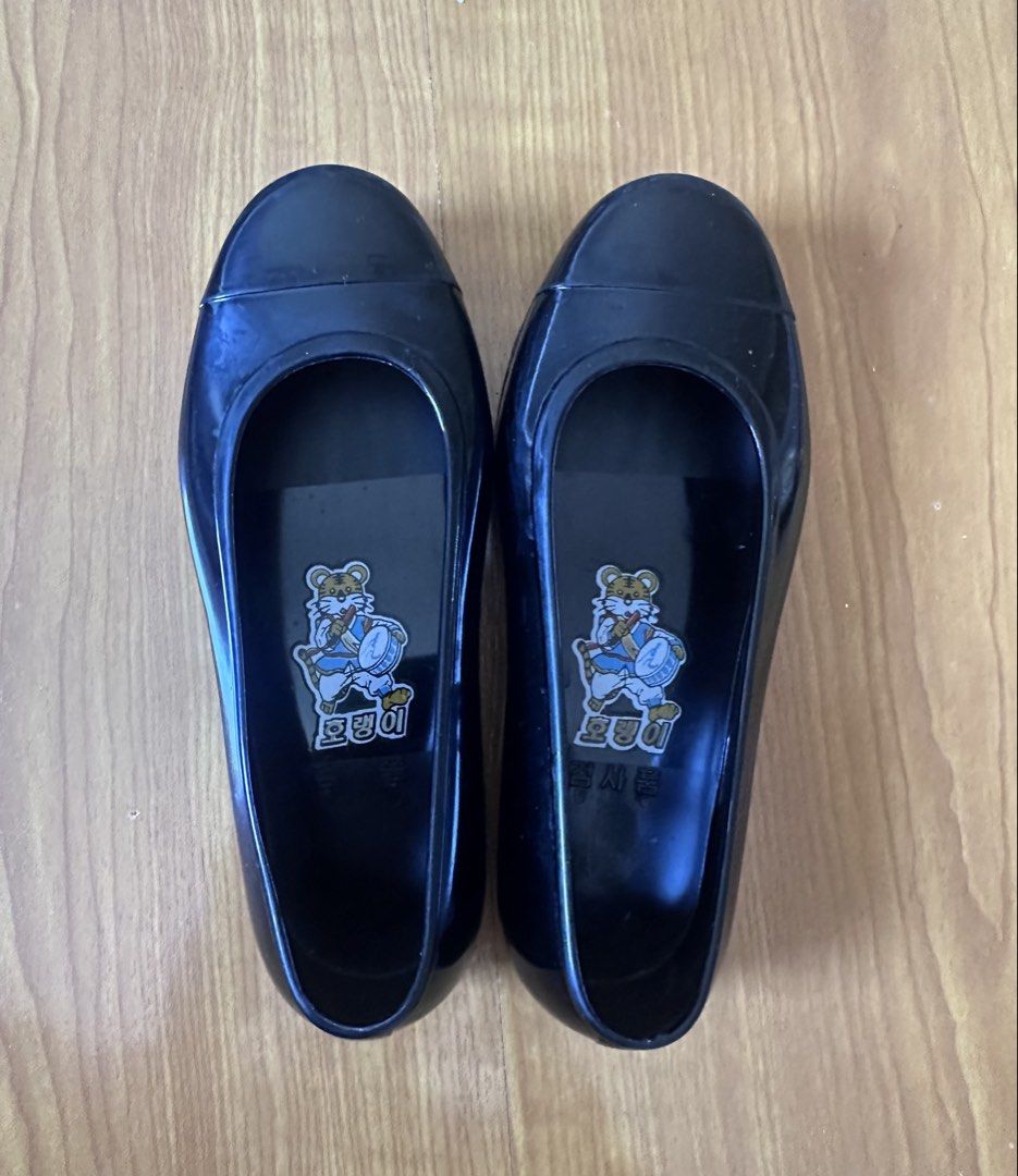 Shoes from Korea (Category: Babies & Kids Fashion) located in Tarlac. Submitted by inlovewithbagsph (Listing ID 1465612187, Image 1). Description: Size 180.