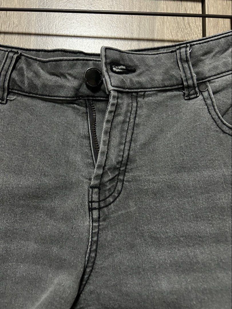 Short shorts denim (Category: Shorts) located in Bulacan. Submitted by relove.re (Listing ID 1465645155, Image 3). Description: - Ash gray denim shorts - S size - Ripped shorts / ragged.