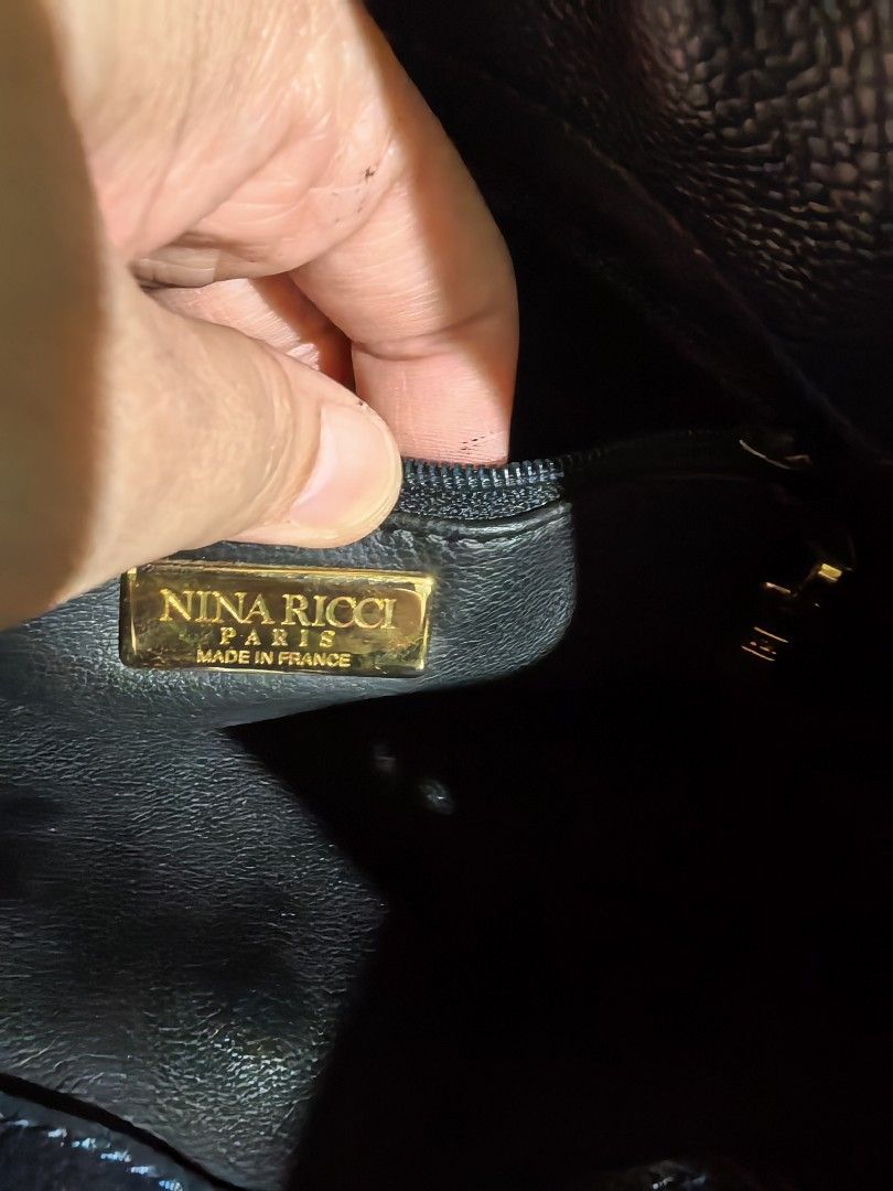 Shoulder bag chain (Category: Shoulder Bags) located in Manila. Submitted by khulet2008 (Listing ID 1465667583, Image 3). Description: Nina Ricci 2way bag. No tarnish on chain Vintage bag Navy blue color Super nice in actual🙂.