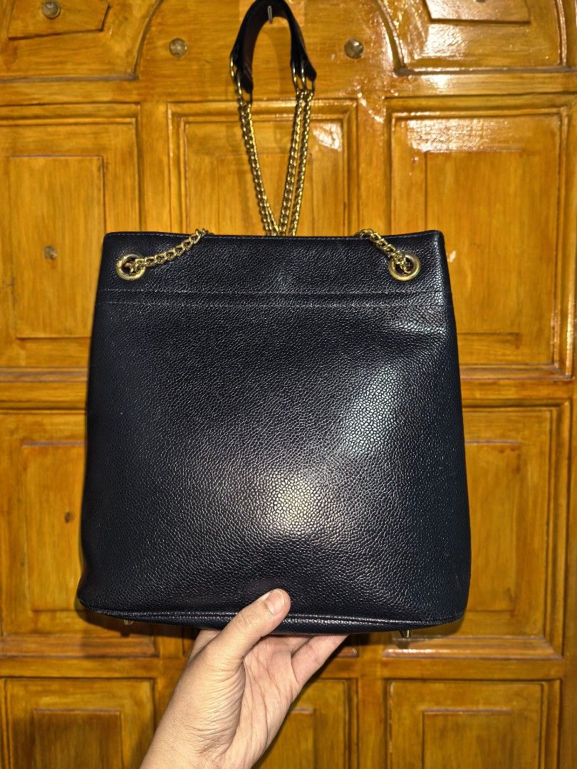Shoulder bag chain (Category: Shoulder Bags) located in Manila. Submitted by khulet2008 (Listing ID 1465667583, Image 2). Description: Nina Ricci 2way bag. No tarnish on chain Vintage bag Navy blue color Super nice in actual🙂.