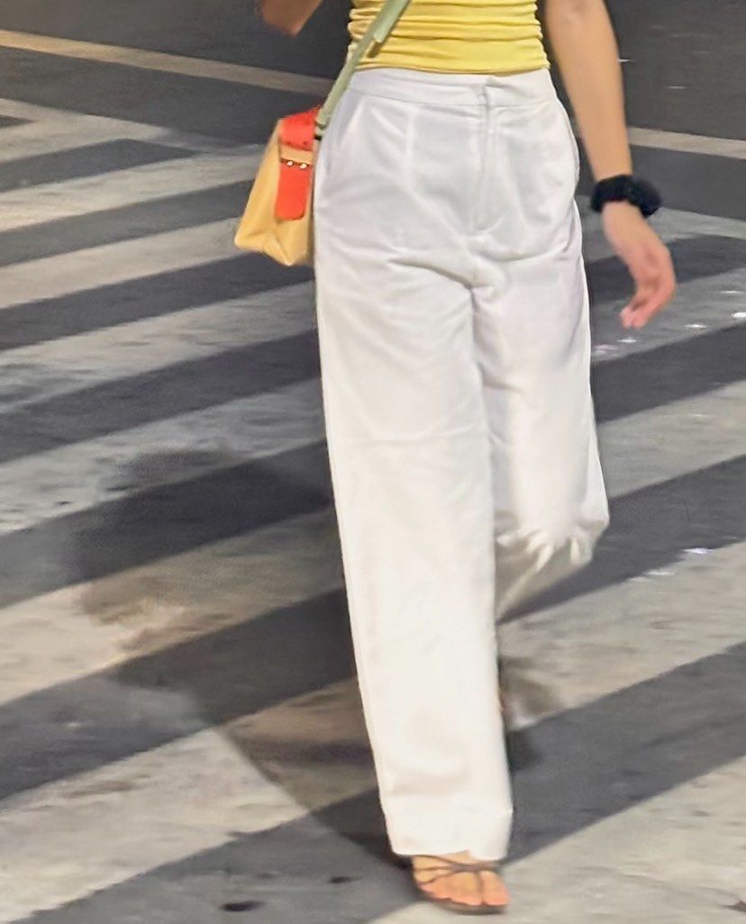 Shu Shi linen pants (Category: Jeans) located in Cebu City. Submitted by icethebear (Listing ID 1465621842, Image 1). Description: Shu shi flip flop straight pants Fits better with 23-24” waist Rfs: gained weight. doesnt fit me anymore ‼️ price is firm 📍 cebu city.