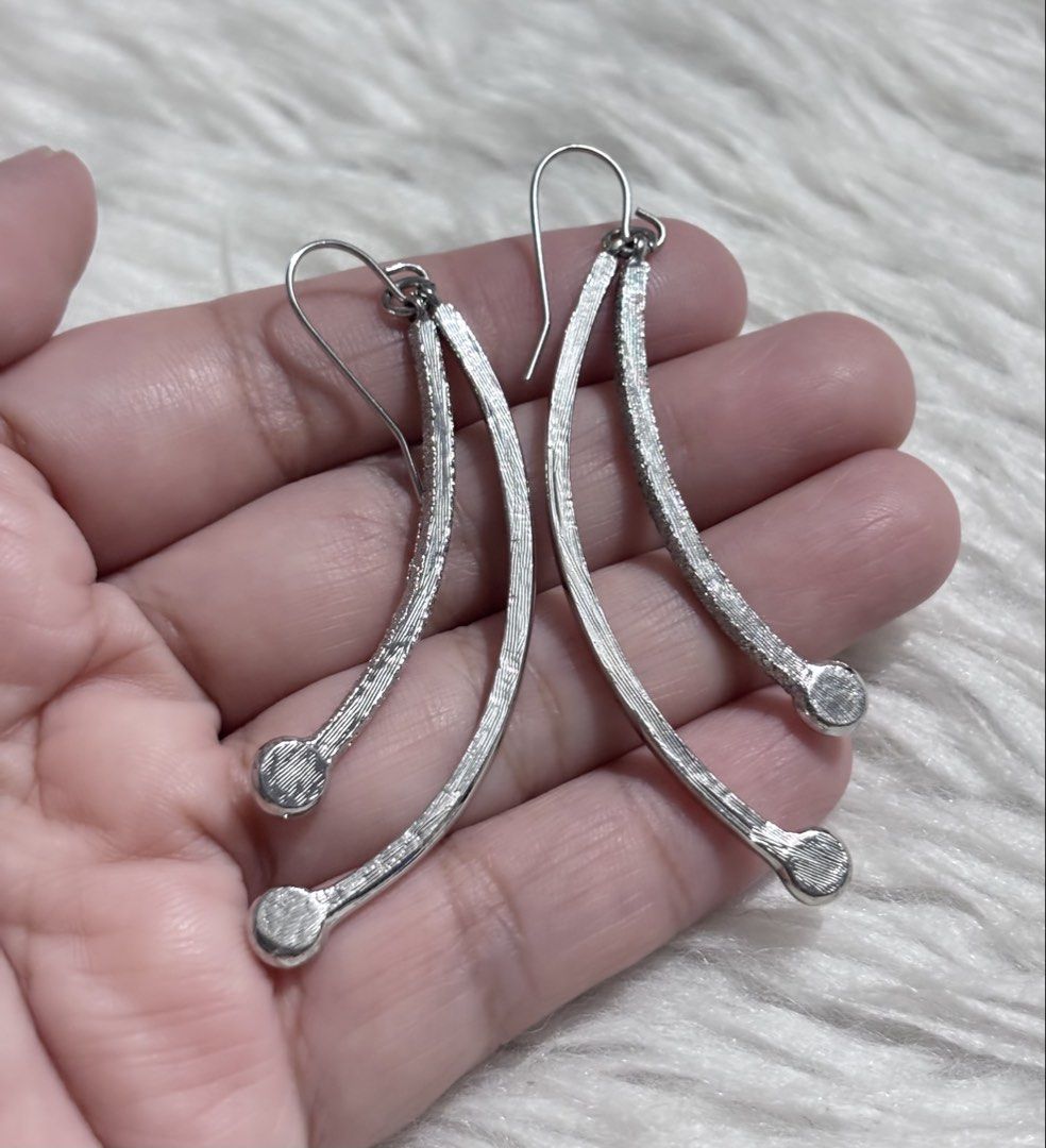 Silver-tone curved drop earrings (Category: Earrings) located in Paranaque City. Submitted by dalle_closet (Listing ID 1465693485, Image 3). Description: slightly used pa.