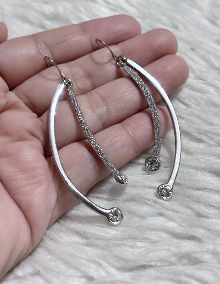 Silver-tone curved drop earrings (Category: Earrings) located in Paranaque City. Submitted by dalle_closet (Listing ID 1465693485, Image 2). Description: slightly used pa.