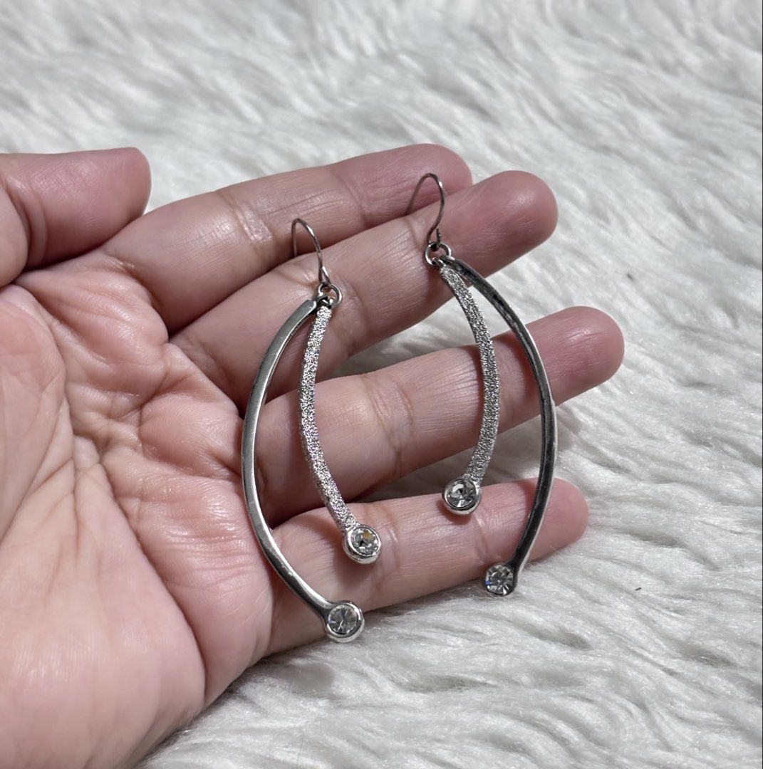 Silver-tone curved drop earrings (Category: Earrings) located in Paranaque City. Submitted by dalle_closet (Listing ID 1465693485, Image 1). Description: slightly used pa.
