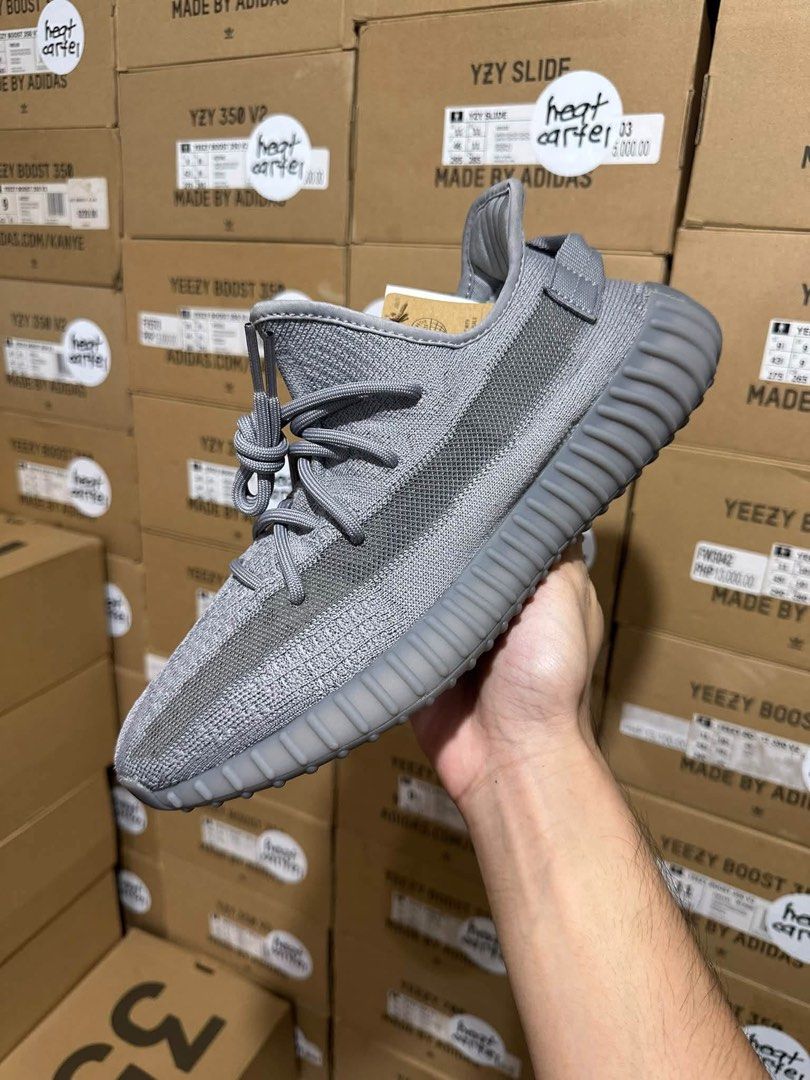 size 10.5 Yeezy 350 V2 (Category: Sneakers) located in Cavite. Submitted by heatcartel_ (Listing ID 1465596118, Image 3). Description: size 10.5 mens Yeezy 350 V2 👟 accepting COD/COP nationwide 🚚 Bone brand new pair only ₱11,500 Onyx brand new ₱13,500 Steel grey brand new ₱12,500 Mono clay used 1x ₱5,900 vermosa / evia alabang / ATC meet up📍.