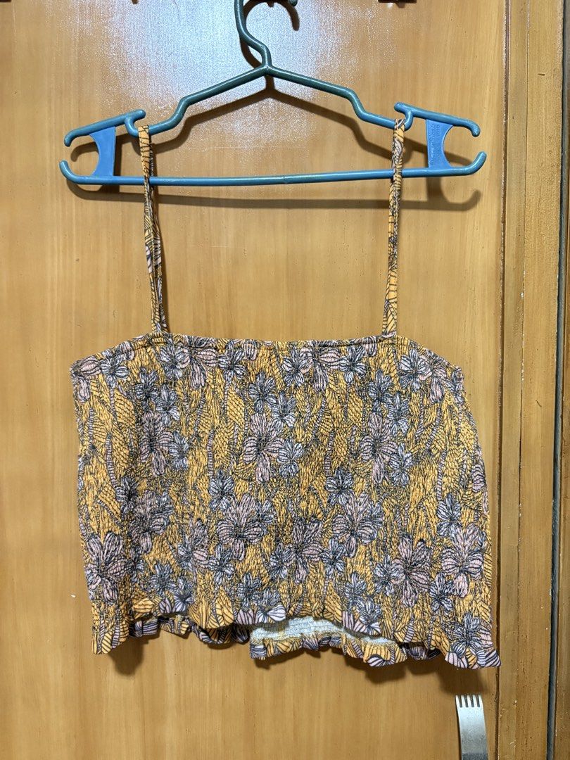 Size S - Mango floral top (Category: Sleeveless) located in Mandaue City. Submitted by klosetfindscebu (Listing ID 1465649348, Image 3). Description: .