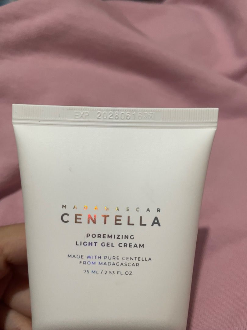 SKIN1004 Madagascar Centella Poremizing Light Gel Cream 75ml (Category: Face Care) located in Quezon City. Submitted by biabadoobee (Listing ID 1465723256, Image 2). Description: - Product: SKIN1004 Madagascar Centella Poremizing Light Gel Cream - Volume: 75 ml / 2.53 fl oz - Condition: Brand new, unopened, clean, and sealed - Expiry Date: June 16, 2028 (20280616) - Origin: Made in Korea - Benefits: Lightweight formula designed for deep hydration