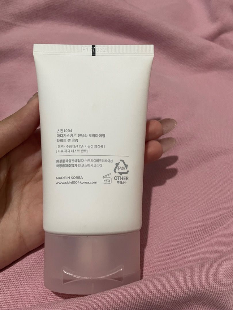 SKIN1004 Madagascar Centella Poremizing Light Gel Cream 75ml (Category: Face Care) located in Quezon City. Submitted by biabadoobee (Listing ID 1465723256, Image 3). Description: - Product: SKIN1004 Madagascar Centella Poremizing Light Gel Cream - Volume: 75 ml / 2.53 fl oz - Condition: Brand new, unopened, clean, and sealed - Expiry Date: June 16, 2028 (20280616) - Origin: Made in Korea - Benefits: Lightweight formula designed for deep hydration