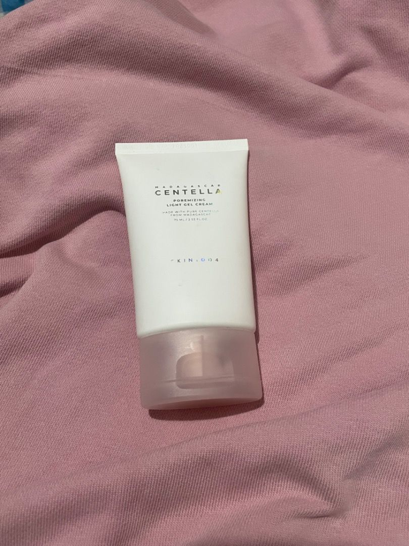 SKIN1004 Madagascar Centella Poremizing Light Gel Cream 75ml (Category: Face Care) located in Quezon City. Submitted by biabadoobee (Listing ID 1465723256, Image 1). Description: - Product: SKIN1004 Madagascar Centella Poremizing Light Gel Cream - Volume: 75 ml / 2.53 fl oz - Condition: Brand new, unopened, clean, and sealed - Expiry Date: June 16, 2028 (20280616) - Origin: Made in Korea - Benefits: Lightweight formula designed for deep hydration