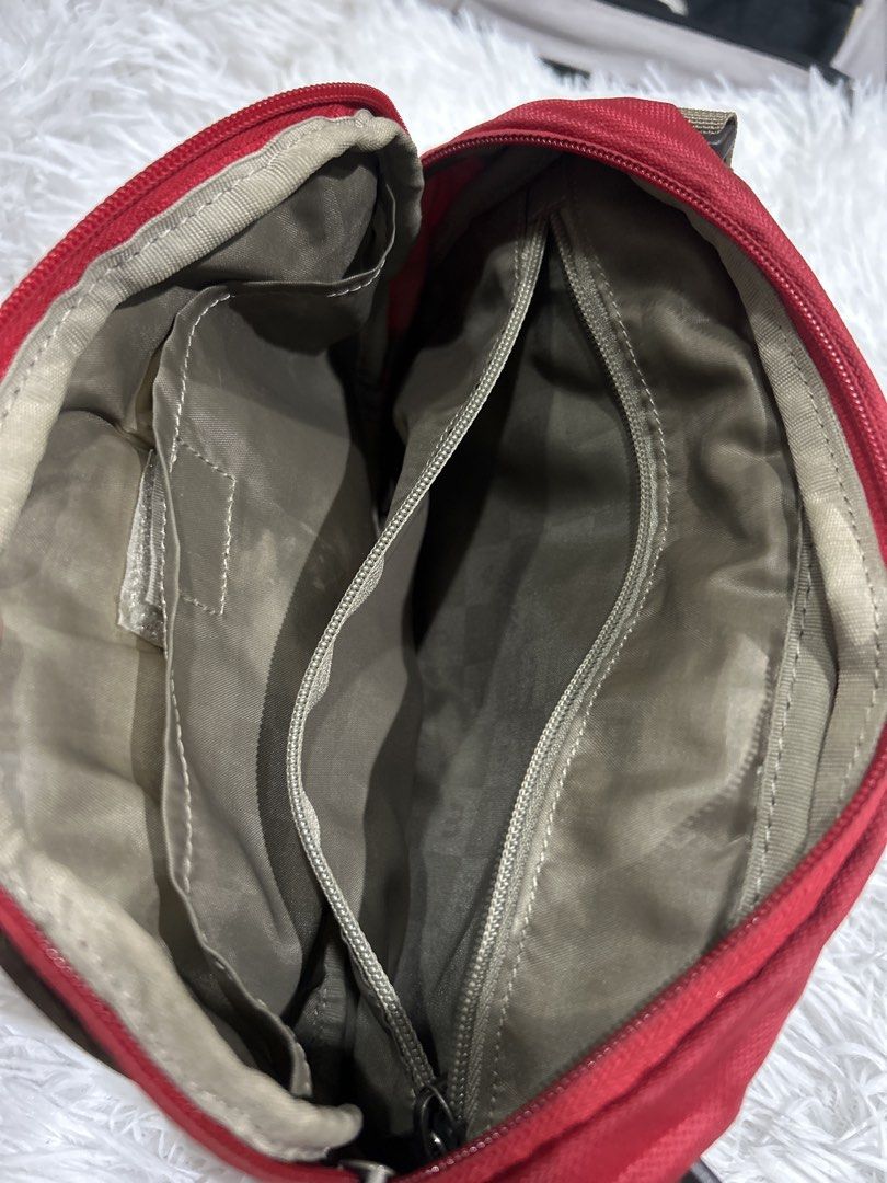 Lafuma Sling Bag (Category: Sling Bags) located in Pasig City. Submitted by minminreyn (Listing ID 1465602645, Image 3). Description: Lafuma Waterproof Zipper 4 Compartment No Punit No tastas No butas No Sira Cavite or Qc.