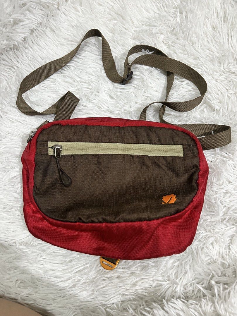 Lafuma Sling Bag (Category: Sling Bags) located in Pasig City. Submitted by minminreyn (Listing ID 1465602645, Image 1). Description: Lafuma Waterproof Zipper 4 Compartment No Punit No tastas No butas No Sira Cavite or Qc.