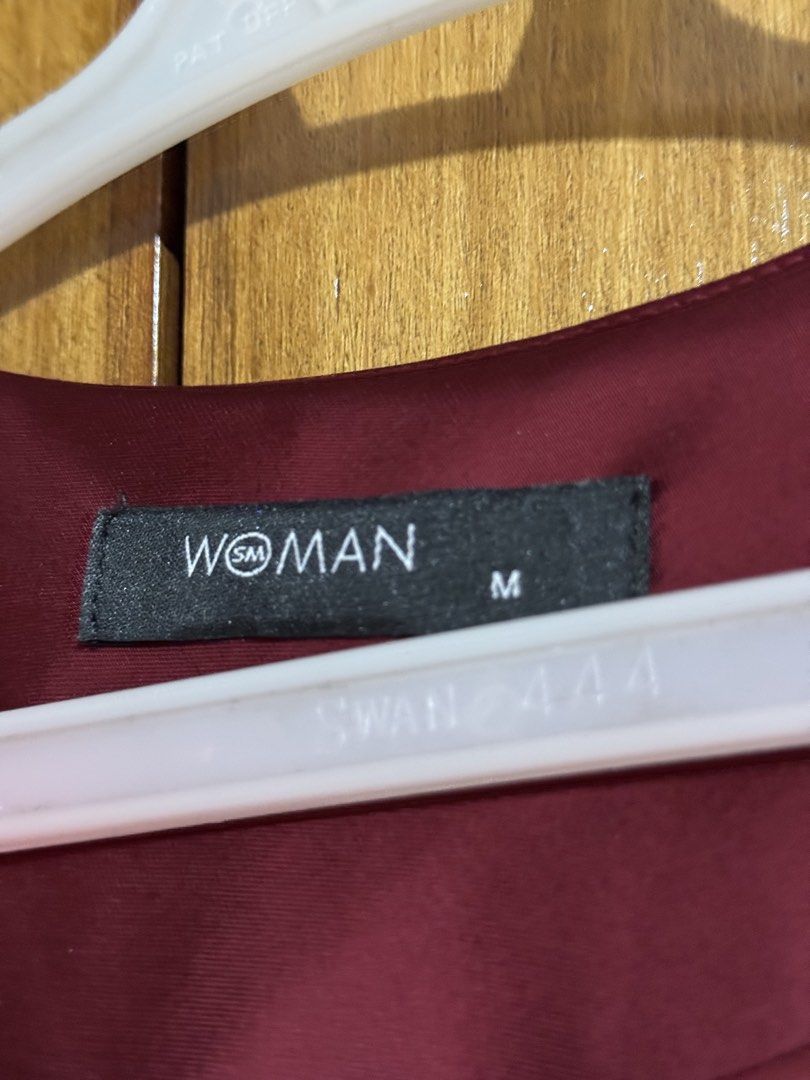 SM Woman Maroon Top Size M (Category: Blouses) located in Santa Cruz, Pampanga. Submitted by eygee_rp (Listing ID 1465724244, Image 1). Description: - Brand: SM Woman - Size: Medium - Color: Deep maroon / red - Style: Simple sleeveless basic top - Condition: Good, clean label intact - Perfect for everyday casual outfits.