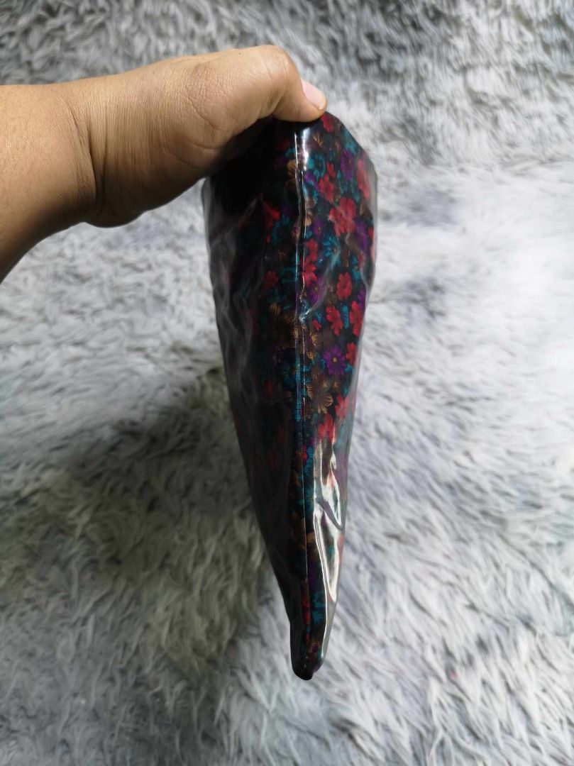 Small Flower Pattern Zipper Closure Cosmetic Pouch (Category: Purses & Pouches) located in Santa Cruz. Submitted by jmy_surplus.2 (Listing ID 1465687760, Image 2). Description: Size ; L - 9.2 W - 12.2 Color ; Colorful Type ; Pouch Brand ; No brand Material ; PVC , Synthetic Style ; Floral Pattern Durable Pouch LR 129 JMY 5 Batch #224.
