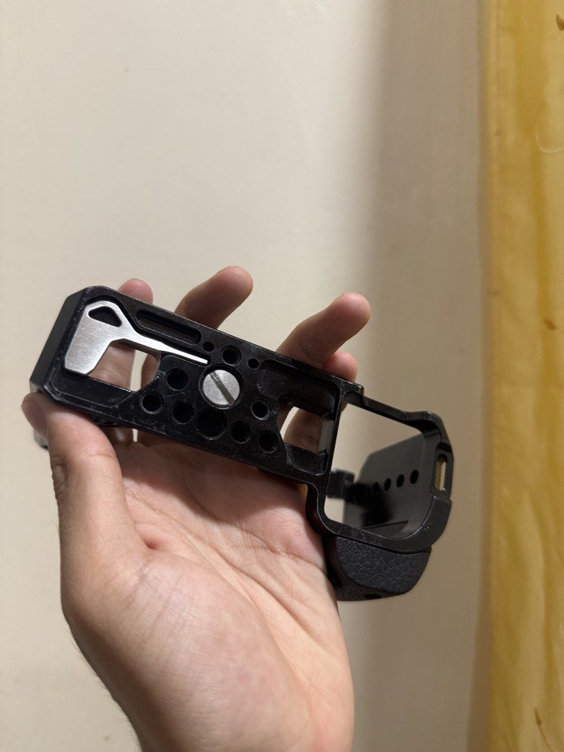 Smallrig Cage for a6400 (Category: Cameras) located in Batangas. Submitted by wtfisakilometerr (Listing ID 1465694828, Image 3). Description: For Sale: Smallrig cage for a6400/a6100 Few scracthes only visible if you stare at it 1699 only! RFS: will buy another cage.