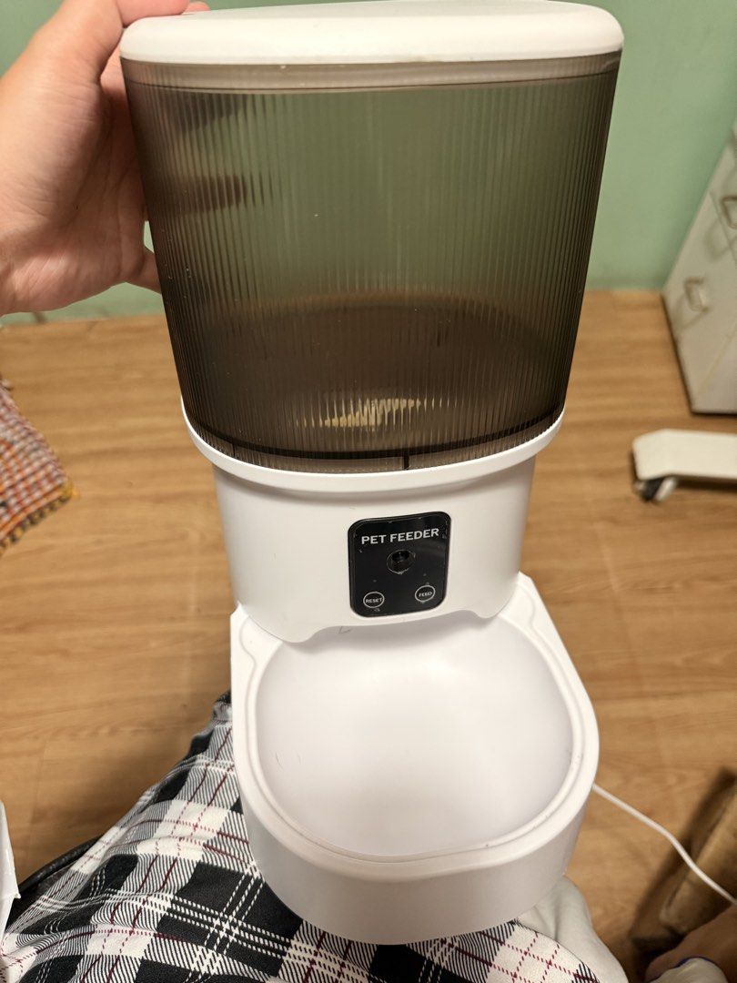 Smart Pet Feeder 4L WiFi App Camera (Category: Homes & Other Pet Accessories) located in Manila. Submitted by alecrein (Listing ID 1465623808, Image 1). Description: - Smart pet feeder with built-in camera and Wi-Fi connectivity - 4L food capacity hopper suitable for cats and small dogs - Easy scheduling and control via mobile app - Clear food storage bucket with internal dispensing rotor - Battery backup compartment at the base (batteries not in