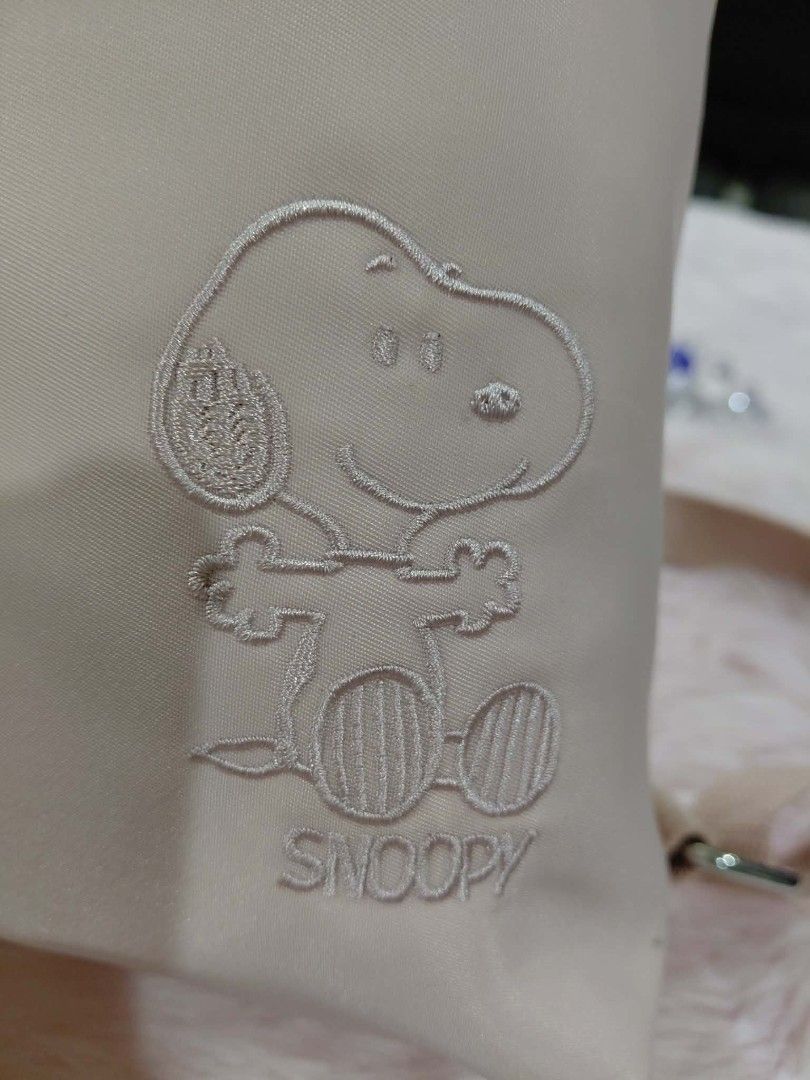 Snoopy (Category: Backpacks) located in Pasig City. Submitted by janalopez904 (Listing ID 1465648598, Image 3). Description: m....