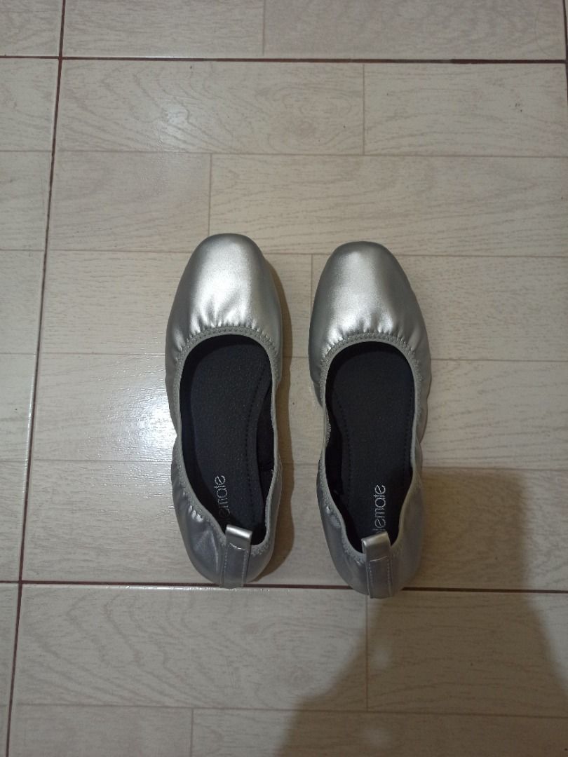 Solemate Silver Ballet Flats Size 7 (Category: Flats & Sandals) located in Legazpi City. Submitted by swimmingle61775 (Listing ID 1465697831, Image 3). Description: Good as new!! 3 times ko lang nagamit pang office and realized na masikip sakin and should have bought a bigger size. 🚫 No box. 📍 Mandaluyong City 🗒️ Description: - Style: Slip-on ballet flats - Color: Silver metallic with black insoles - Size: 7 (marked on sole) - Features: Elasti