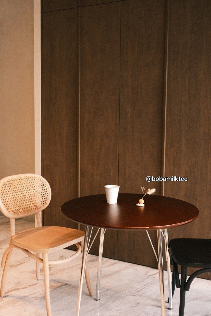 Solid wood Round Dining Table (Category: Tables & Sets) located in Singapore. Submitted by bobamilktee (Listing ID 1465666309, Image 2). Description: - Item: Solid wood Round wooden dining table - Table details: Dark brown top with slim metal legs - Condition: like new, used for 2 months only. bought as temporary table before my actual table arrive. - Self-collection preferred - dimension : 80cm.