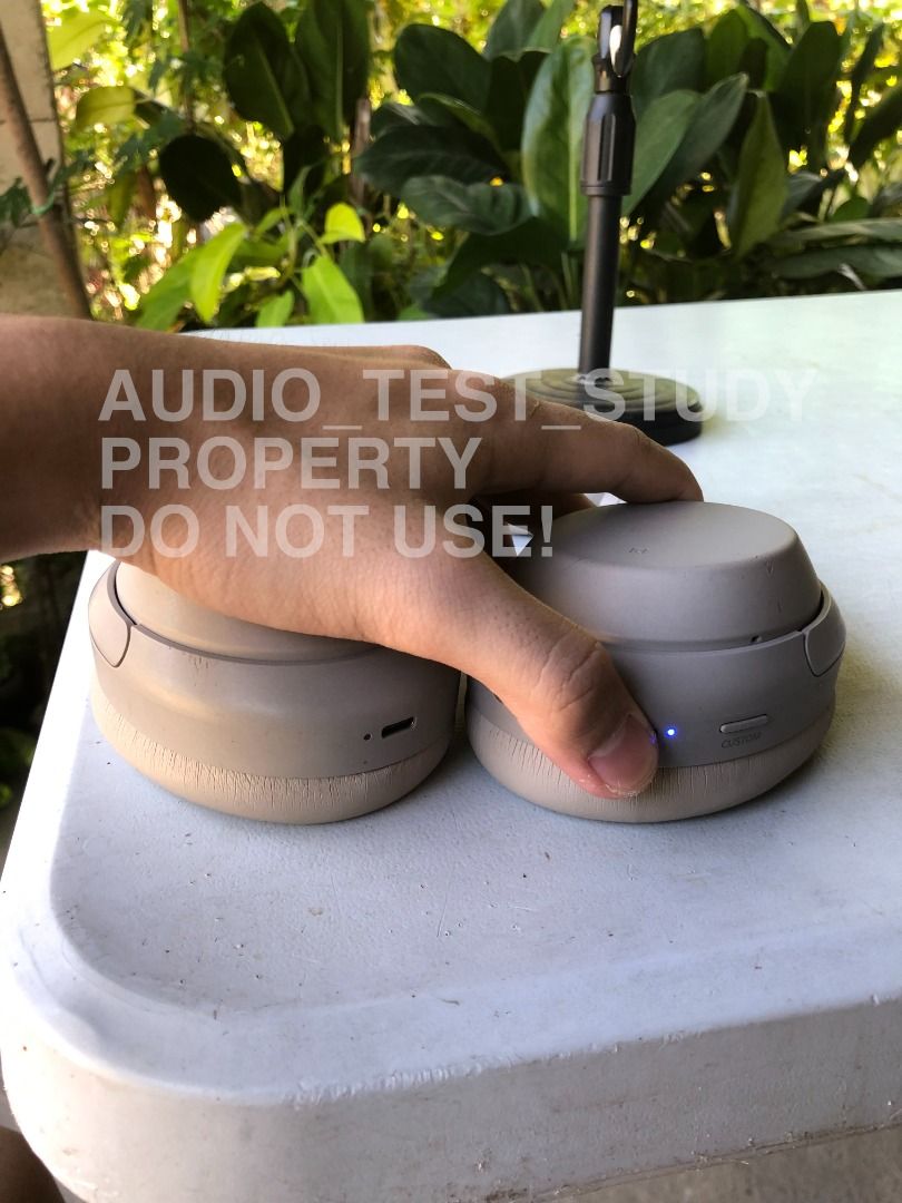 SONY WH-1000XM4 GRAY/SILVER (Category: Headphones & Headsets) located in Lingayen. Submitted by Audio_test_study (Listing ID 1465600497, Image 3). Description: SONY WH-1000XM4 ingat sa scammers na mura Comes with: Original box Hard case Airplane adapter 3.5mm audio cable ** Software reset, ready for new user ** Leather in excellent condition ** Cosmetic: 10/10 ** Battery: 10/10 Features: Active Noise Cancellation Ambient Sound Mode Passive Noise 