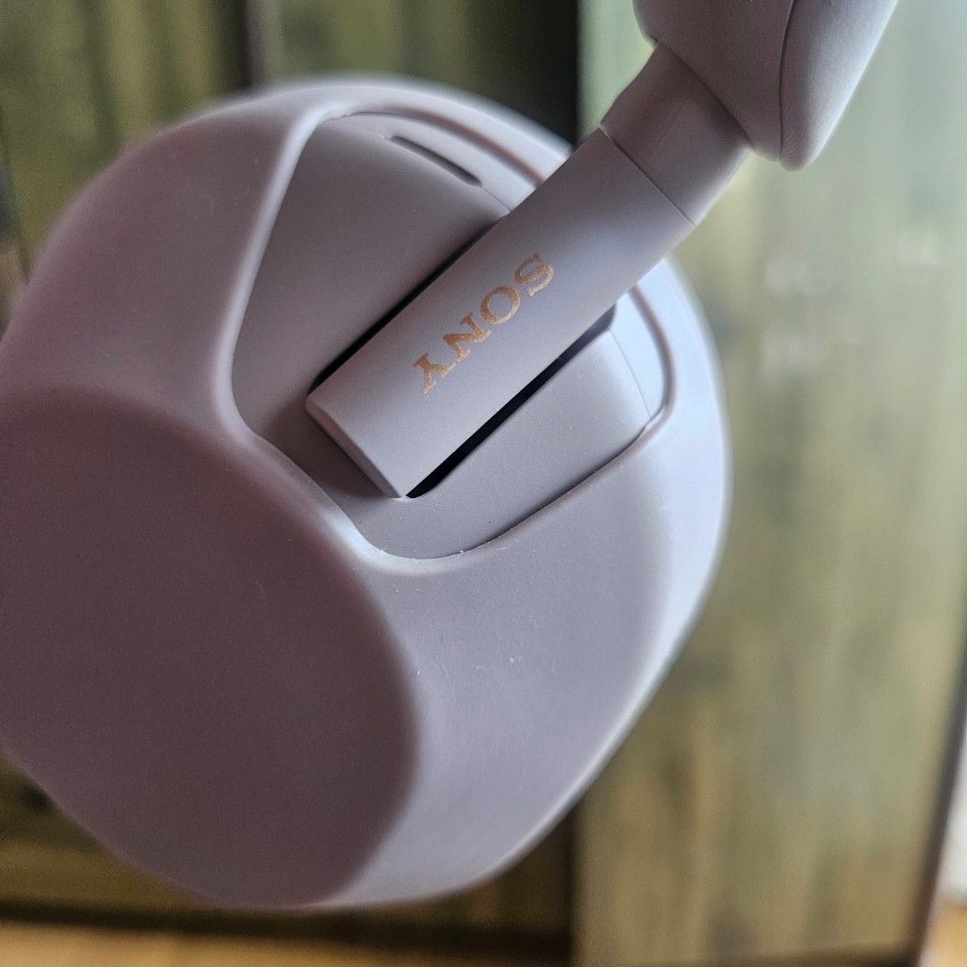 Sony WH-1000XM5 Wireless Headphones Silver (Category: Headphones & Headsets) located in Taguig. Submitted by noblerabbit.c3b5a8 (Listing ID 1465658729, Image 2). Description: Selling my Sony WH-1000XM5 in Silver/Platinum Silver. Condition: ⭐ Excellent / lightly used Purchased: March 11, 2026 Original price: ₱15,999 Complete with original case and cables Original receipt included 📦 Inclusions Sony WH-1000XM5 headphones Original hard carrying case