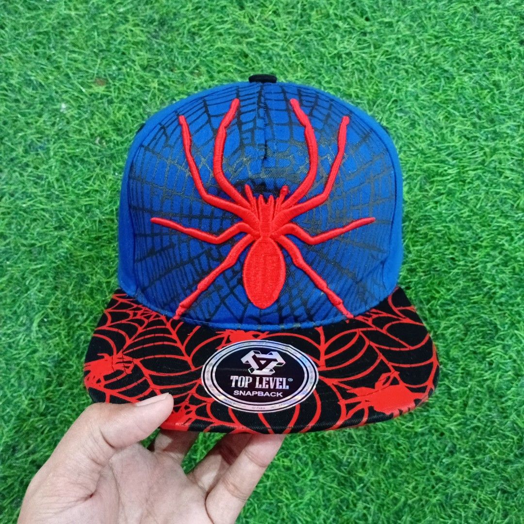 spider man cap spider big logo snapback (Category: Caps & Hats) located in Muntinlupa City. Submitted by rianrax3012 (Listing ID 1465660006, Image 1). Description: small loose stitch on left fang see last pic adult size. malalalim ang fittings.