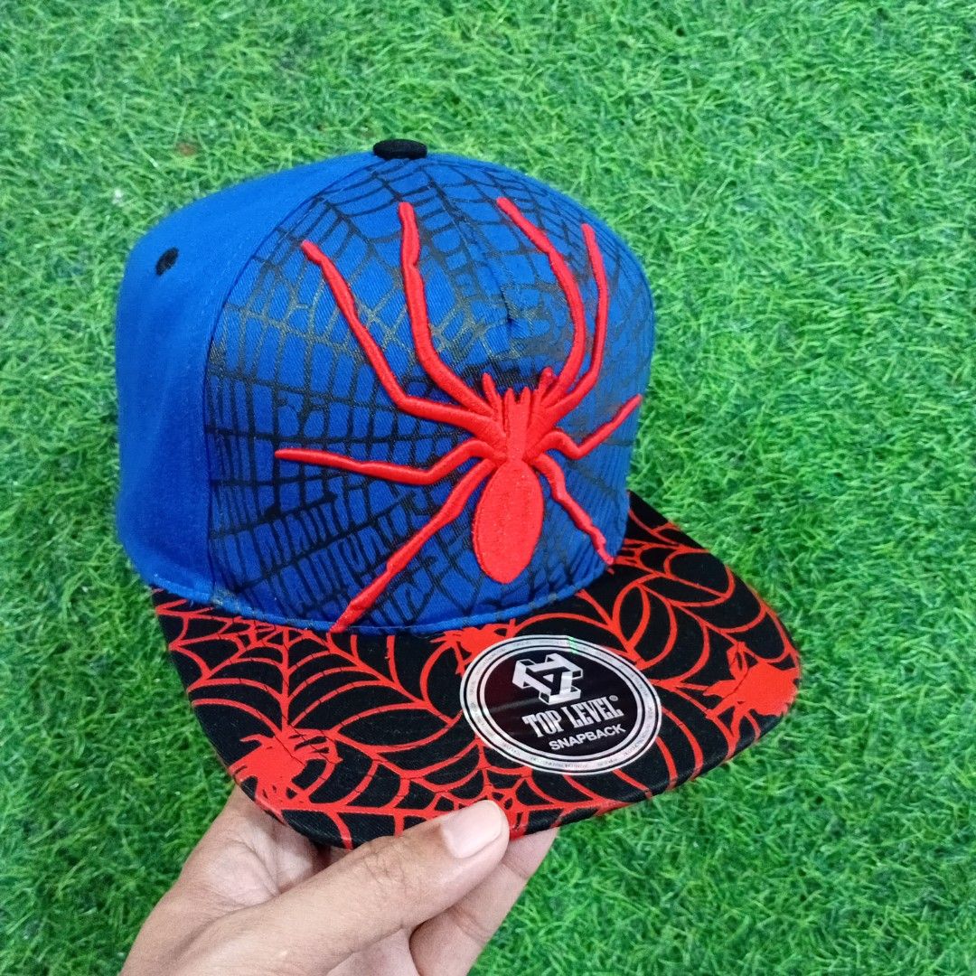 spider man cap spider big logo snapback (Category: Caps & Hats) located in Muntinlupa City. Submitted by rianrax3012 (Listing ID 1465660006, Image 2). Description: small loose stitch on left fang see last pic adult size. malalalim ang fittings.