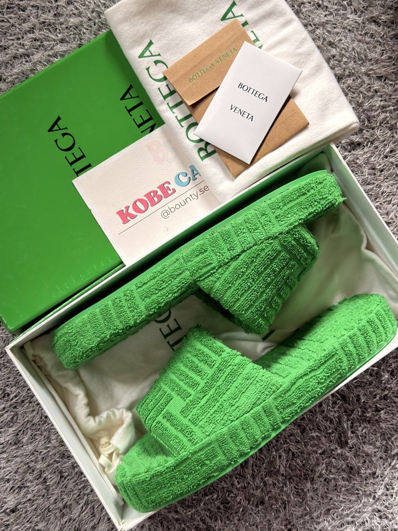 Sponge slide (Category: Sneakers & Footwear) located in Baguio. Submitted by _kobe (Listing ID 1465689592, Image 1). Description: Php 14,000 only (retail:Php 40,000) •B0TTEGA VNTA SPONGE SLIDE Size 43 (fits US 9.5-10) BNEW COMPLETE Baguio loc.