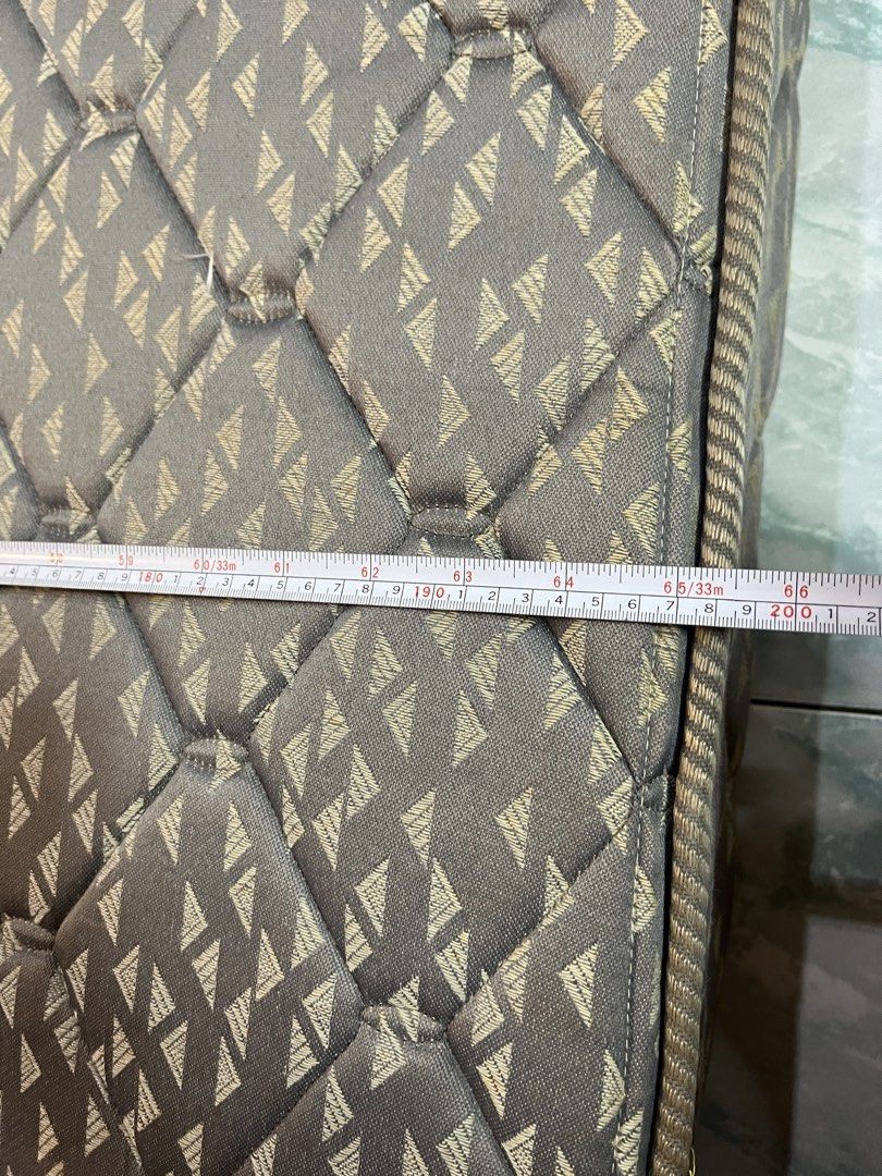 Spring Bed Mattress Semi Double (Category: Bedding & Towels) located in Valenzuela. Submitted by 3ssiastansachajapansurplus (Listing ID 1465712492, Image 3). Description: 200cm*100cm*15cm.
