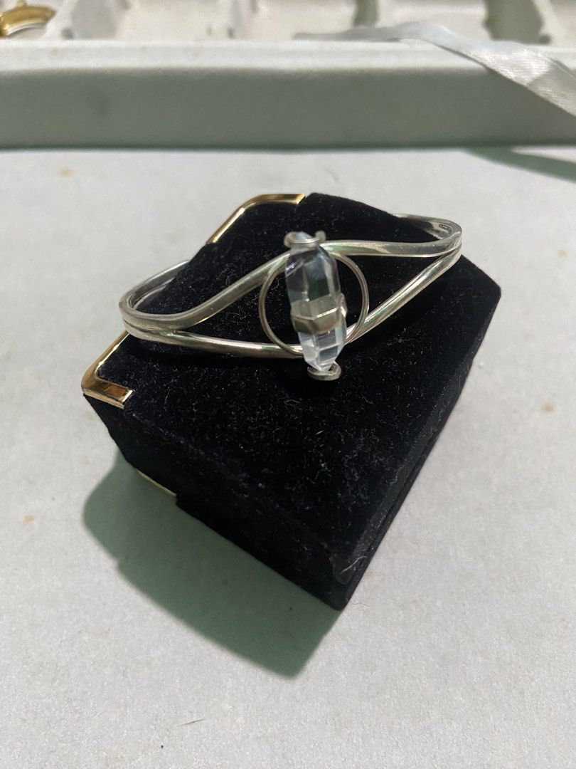 Sterling silver 925 bangle with center stone (Category: Bracelets) located in Binan City. Submitted by retroz_collections (Listing ID 1465748211, Image 1). Description: 5.5 inches wrist size.