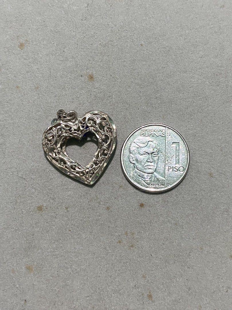 Sterling silver 925 Heart shaped pendant (Category: Necklaces) located in Binan City. Submitted by retroz_collections (Listing ID 1465751169, Image 1). Description: .