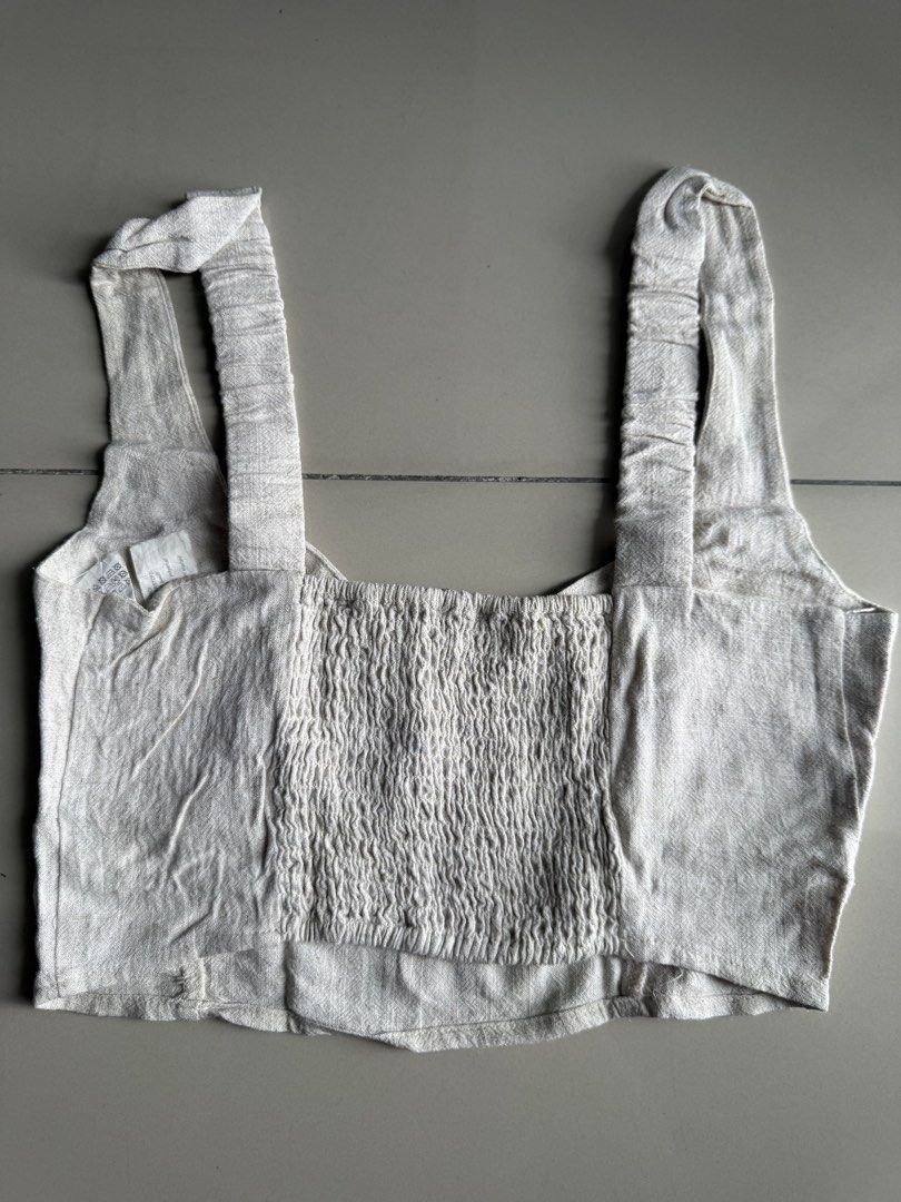 Stradivarius Beige Crop Top Size S (Category: Sleeveless) located in Manila. Submitted by deindichos79460 (Listing ID 1465651407, Image 2). Description: - Brand: Stradivarius - Size: Small (tag attached) - Color: Neutral beige - Neckline: Scoop neck with structured under-bust seaming - Straps: Thick dual straps with ruched detailing - Back: Smocked elastic panel for extra stretch and comfort .