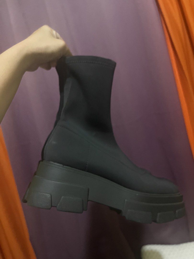 Stradivarius Boots (Category: Announcements) located in Paranaque City. Submitted by maineshar19 (Listing ID 1465697375, Image 3). Description: .