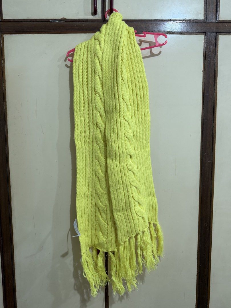 Stradivarius Yellow Cable Knit Scarf (Category: Scarves) located in Manila. Submitted by preloved_new_forsale (Listing ID 1465638437, Image 1). Description: - Brand: Stradivarius (Grupo Inditex) - Color: Bright yellow - Design: Chunky cable knit center with ribbed sides and fringe tassels - Size: 180 x 23 cm (per tag) - Condition: Perfect pop of color for the cold weather.