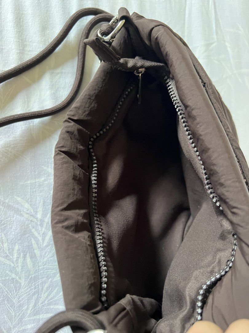Straight forward Brown Puffer Crossbody Shoulder Bag (Category: Cross-body Bags) located in Quezon City. Submitted by katedeclutter (Listing ID 1465603921, Image 3). Description: - Color: Chocolate brown - Material: Soft puffer fabric with clean fabric lining.