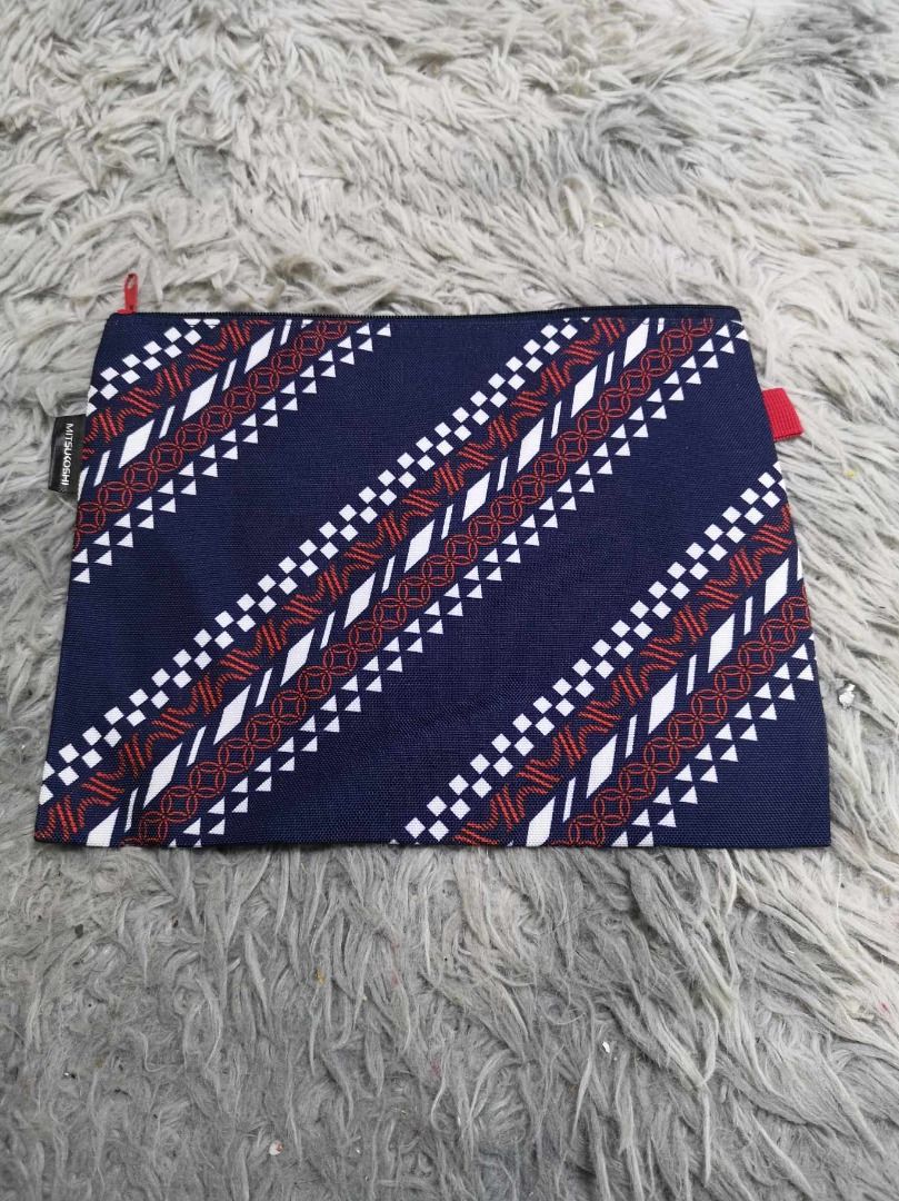 Striking Geometric Diagonal Stripe pattern Cosmetic Pouch (Category: Purses & Pouches) located in Santa Cruz. Submitted by jmy_surplus.2 (Listing ID 1465687863, Image 1). Description: Size ; L - 8.3 W - 10.3 Color ; Blue Type ; Pouch Brand ; No brand Material ; Nylon Style ; Zipper Closure Blue printed Cosmetic Pouxch LR 129 JMY 5 Batch #224.