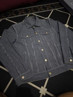 (Category: ) located in . Submitted by fendivintagestore (Listing ID 1465752359, Image 1). Description: .