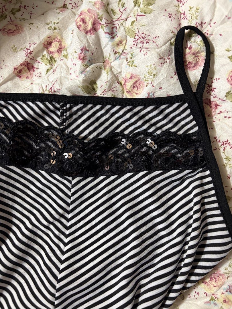 Striped Sequin Black Top (Category: Sleeveless) located in Muntinlupa City. Submitted by herellas0504 (Listing ID 1465695153, Image 3). Description: Striped Sequin Black Top Mine: 180 | Lock: 280 ———————————— size: xs-med no issue, good as new willing to keep.