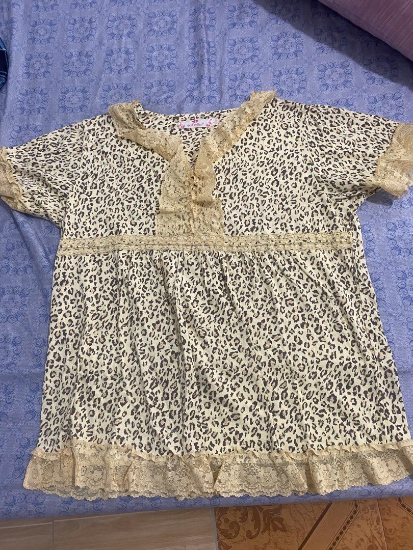 SuiDeMei Leopard Print Ruffle Lace Blouse Size L (Category: Blouses) located in Manila. Submitted by cjareenah (Listing ID 1465624138, Image 1). Description: - Brand: SuiDeMei - Size: L - Color/Pattern: Yellow and brown leopard print - Details: Lace-trimmed short sleeves, V-neckline, waist seam, and bottom hem with lace ruffles - Material: Soft and breathable fabric - Styling: Perfect for casual wear, easy to pair with jeans or skirts Mop: Gcash 