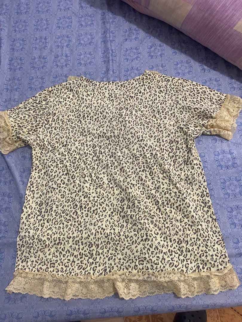 SuiDeMei Leopard Print Ruffle Lace Blouse Size L (Category: Blouses) located in Manila. Submitted by cjareenah (Listing ID 1465624138, Image 2). Description: - Brand: SuiDeMei - Size: L - Color/Pattern: Yellow and brown leopard print - Details: Lace-trimmed short sleeves, V-neckline, waist seam, and bottom hem with lace ruffles - Material: Soft and breathable fabric - Styling: Perfect for casual wear, easy to pair with jeans or skirts Mop: Gcash 