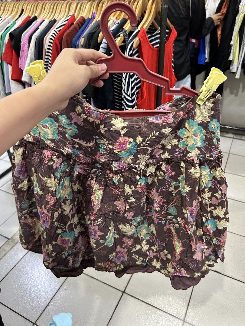 Summer Floral Skirt (Category: Skirts) located in Kabankalan. Submitted by leans_closet (Listing ID 1465680166, Image 1). Description: s-m.
