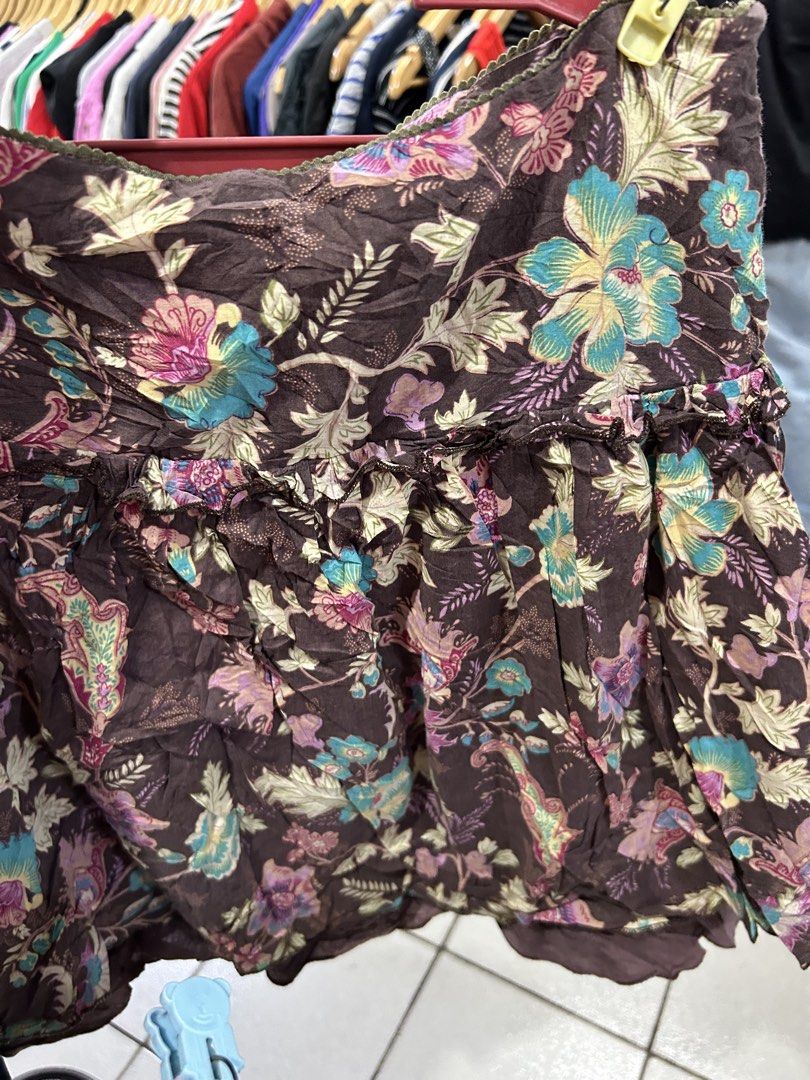 Summer Floral Skirt (Category: Skirts) located in Kabankalan. Submitted by leans_closet (Listing ID 1465680166, Image 3). Description: s-m.