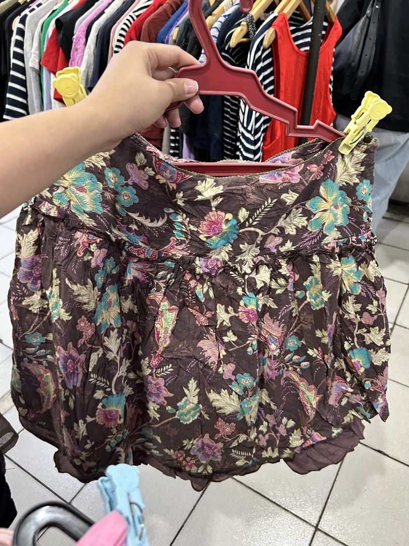 Summer Floral Skirt (Category: Skirts) located in Kabankalan. Submitted by leans_closet (Listing ID 1465680166, Image 2). Description: s-m.
