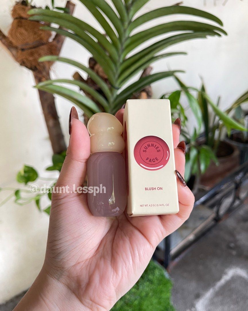 Sunnies Face Blush On - Sugar Plum ✨ (Category: Makeup) located in Manila. Submitted by daunt.lessph (Listing ID 1465728229, Image 1). Description: selling my Sunnies Face Blush On in the shade Sugar Plum. • Condition: Swatched only • Reason for selling: The shade doesn’t suit my skin tone Still in great condition and ready for a new home. 🤍.
